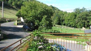 Property grounds - Maison du Combayre in Estaing (Estaing)