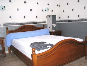 2 slaapkamers, een strijkplank/strijkijzer, wifi, beddengoed