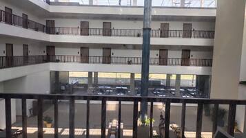 Suite | Udsigt til gårdsplads