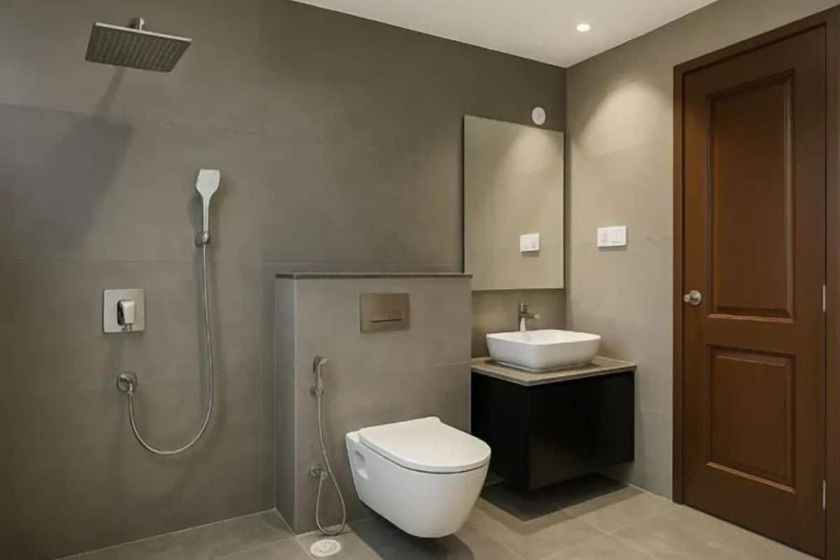 Habitación estándar doble, balcón | Baño | Artículos de higiene personal gratuitos, jabón, champú y papel higiénico