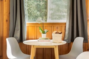 Dining - Gateway Suites: Pet-friendly Getaway near Banff (Harvie Heights)