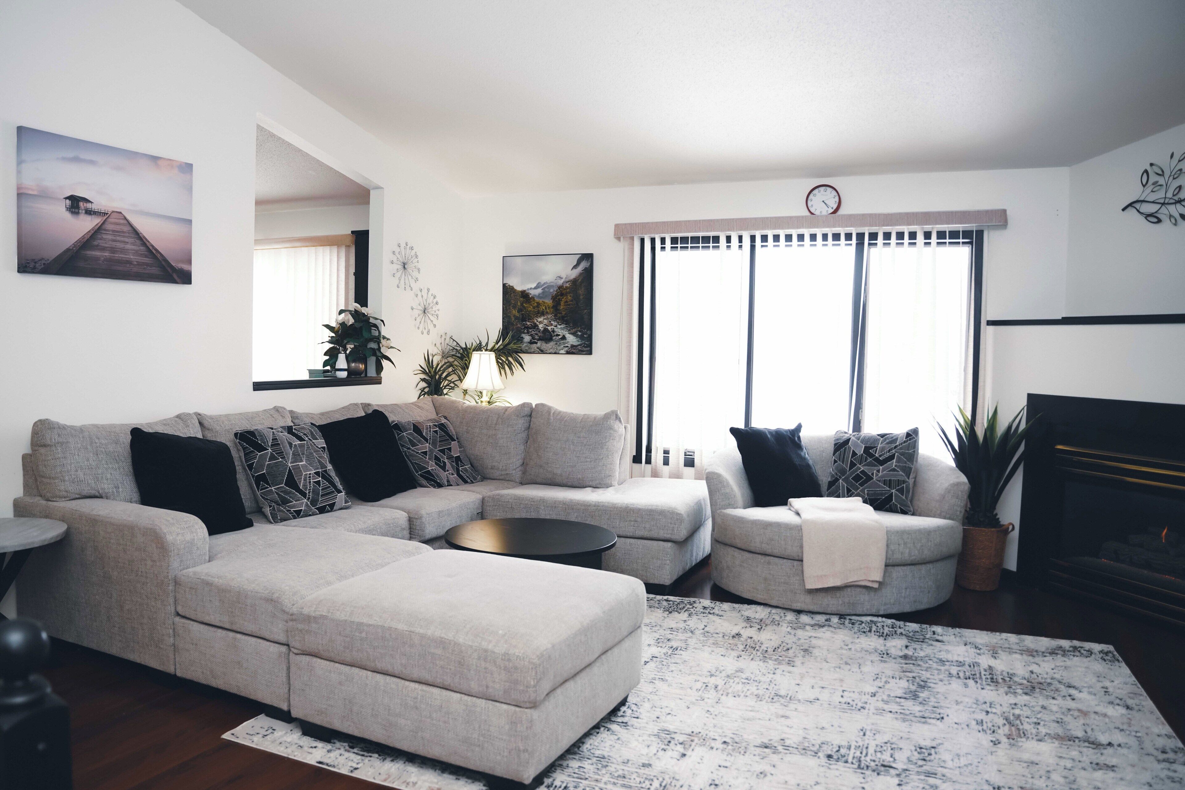 Smart TV, fireplace, foosball, books