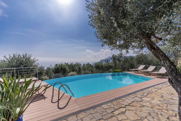 Pool - Villa Chez Piè: Panoramic Views, Pool & Concierge (Massa Lubrense)