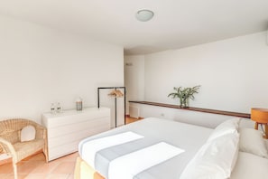 5 chambres, fer et planche à repasser, Wi-Fi, draps fournis
