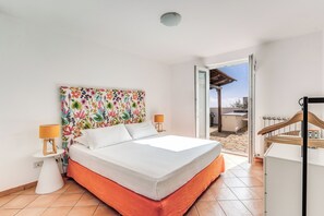 5 bedrooms, iron/ironing board, WiFi, bed sheets - Villa Chez Piè: Panoramic Views, Pool & Concierge (Massa Lubrense)