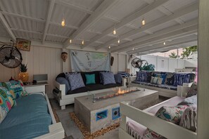 Smart TV, chimenea, videojuegos y tenis de mesa 