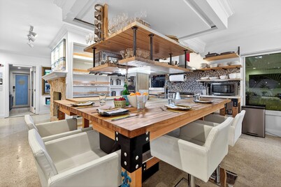 Spa, Game Room, EV Charger | Near Las Olas | Casa Pineapple Social by AvantStay