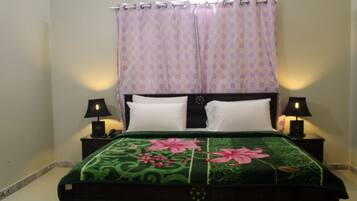 Deluxe Double Room, City View | Soundproofing, iron/ironing board, free WiFi