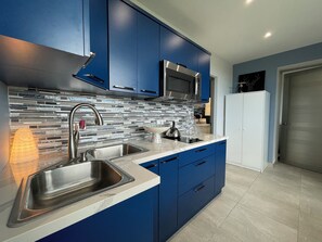 Private kitchen - Blue Skies Large Studio Apartment (Aguadilla)