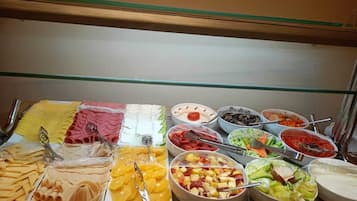 Free daily full breakfast