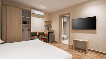 Apartment | In-room safe, blackout curtains, iron/ironing board, free WiFi