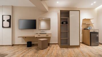 Family Room | In-room safe, blackout curtains, iron/ironing board, free WiFi