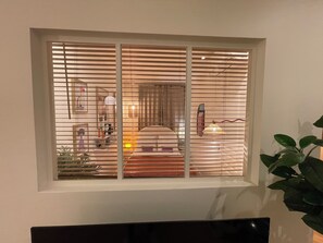 2 عدّة غرف نوم ومكتب وسرير سفر وواي فاي مجانًا