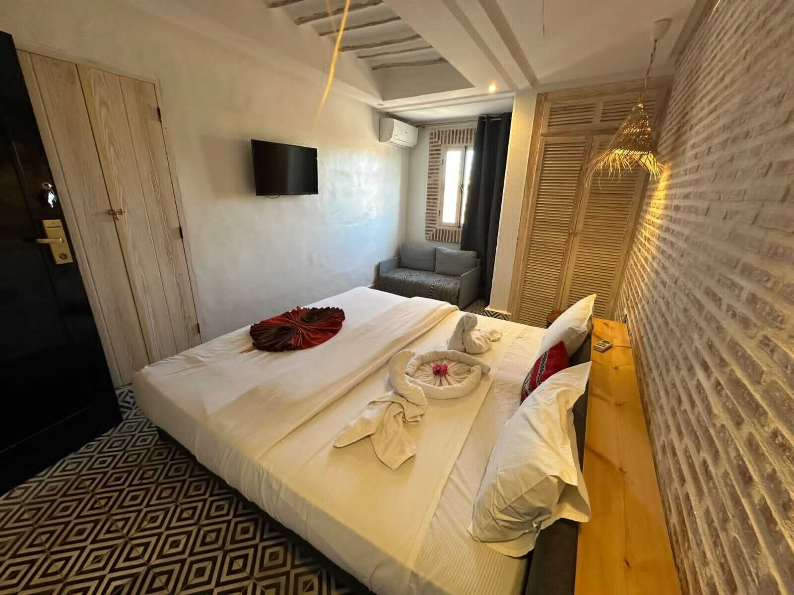 Double Room, 1 Queen Bed | Free WiFi