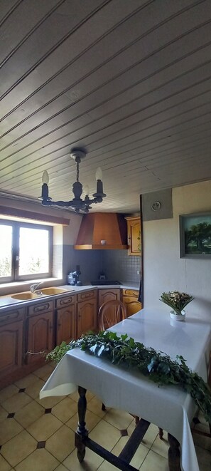 Interior - Rural gîte for 2 people in the countryside with private covered swimming pool. (Chouvigny)