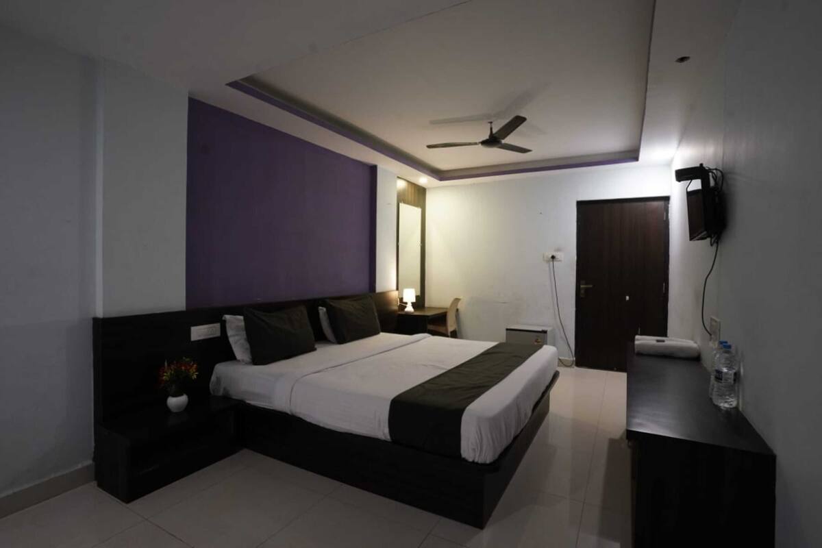 Deluxe Room, Air conditioning | Rollaway beds (surcharge), WiFi (free), bed sheets