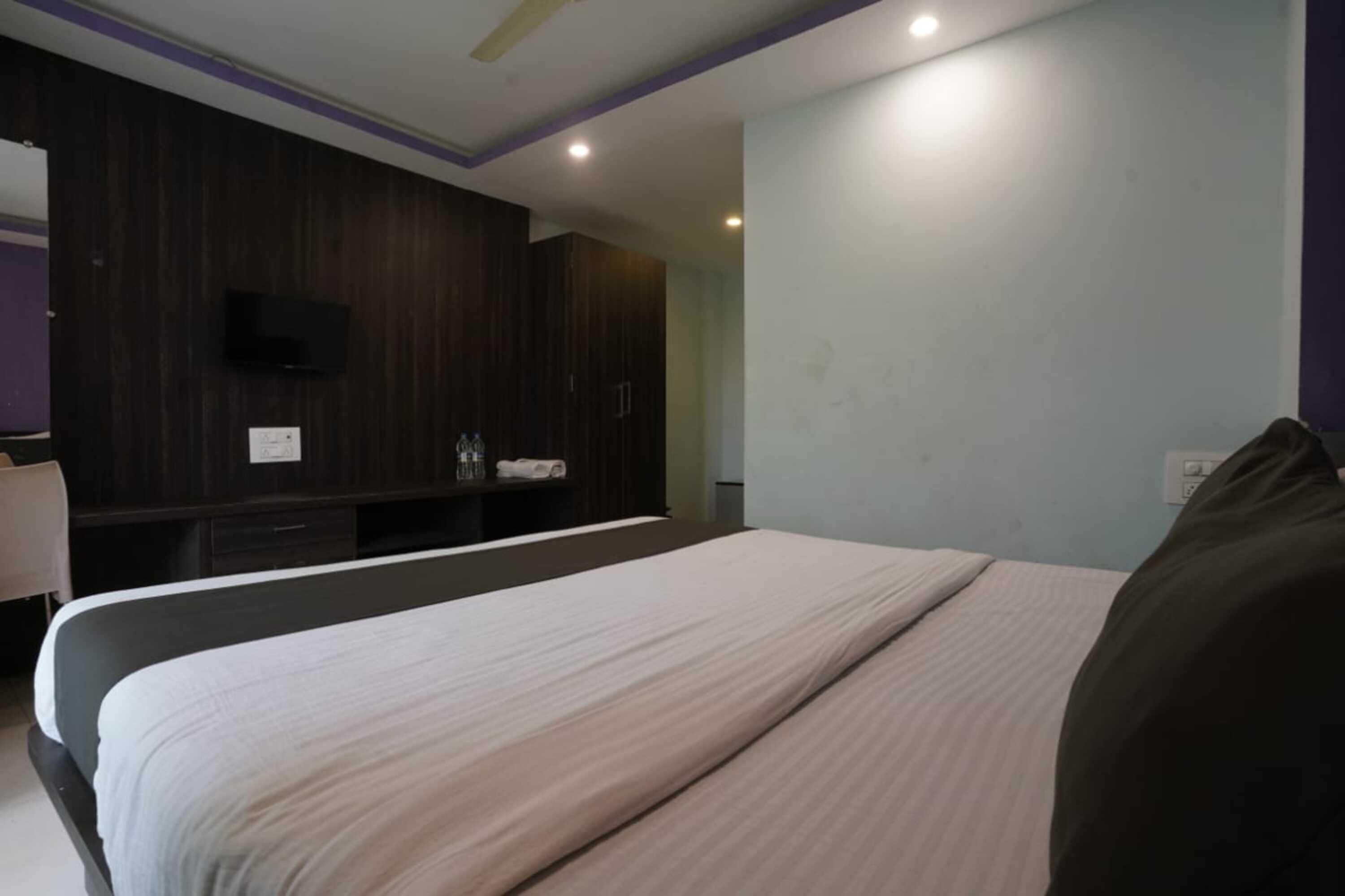 Luxury Room | Rollaway beds, free WiFi, bed sheets
