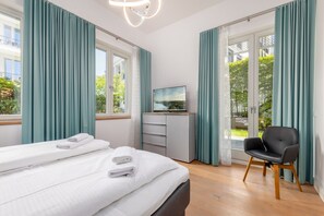 Room - Exclusive beach shell vacation apartment with sauna and pool. (Sellin)