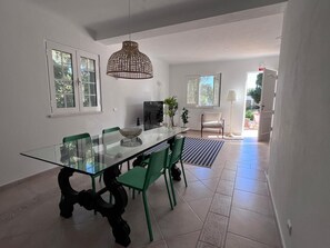 Dining - Spacious and bright house with 3 en-suites, great location between the beach and the golf course (Alvor)