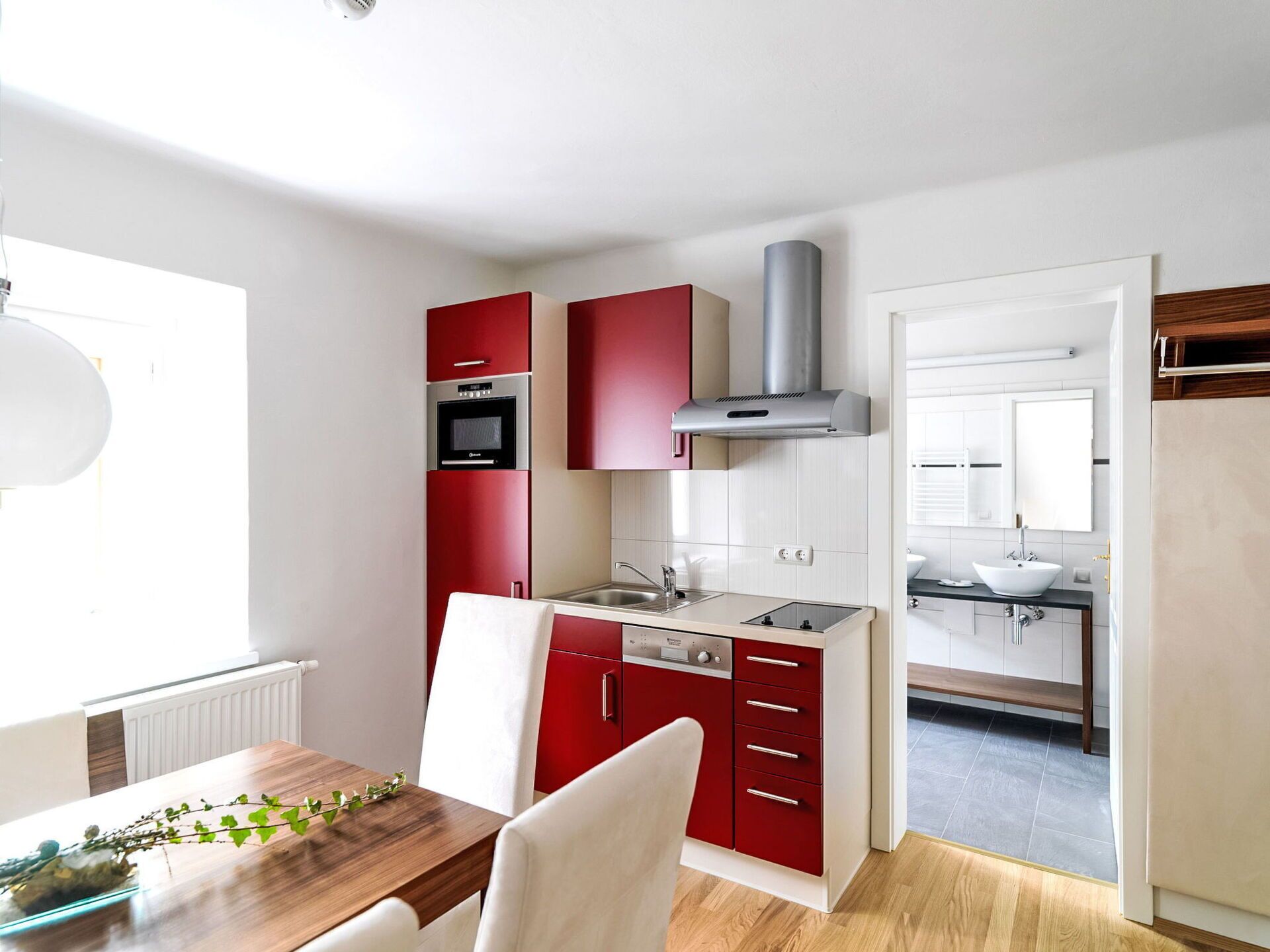 Möbel, Interior Design, Flooring, Küche, Küchengerät, Major Appliance, Countertop, Cabinetry, Holz, Fussboden