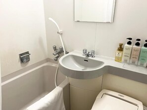 Combined shower/tub, free toiletries, hair dryer, slippers - NAKAMURA DAIICHI HOTEL (Shimanto)