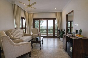 Presidential-suite - bjergudsigt | Opholdsområde | 24-tommers LED-tv med premiumkanaler