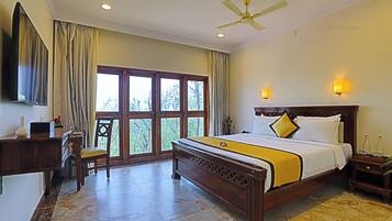 Superior Suite, Mountain View | Desk, laptop workspace, iron/ironing board, free WiFi