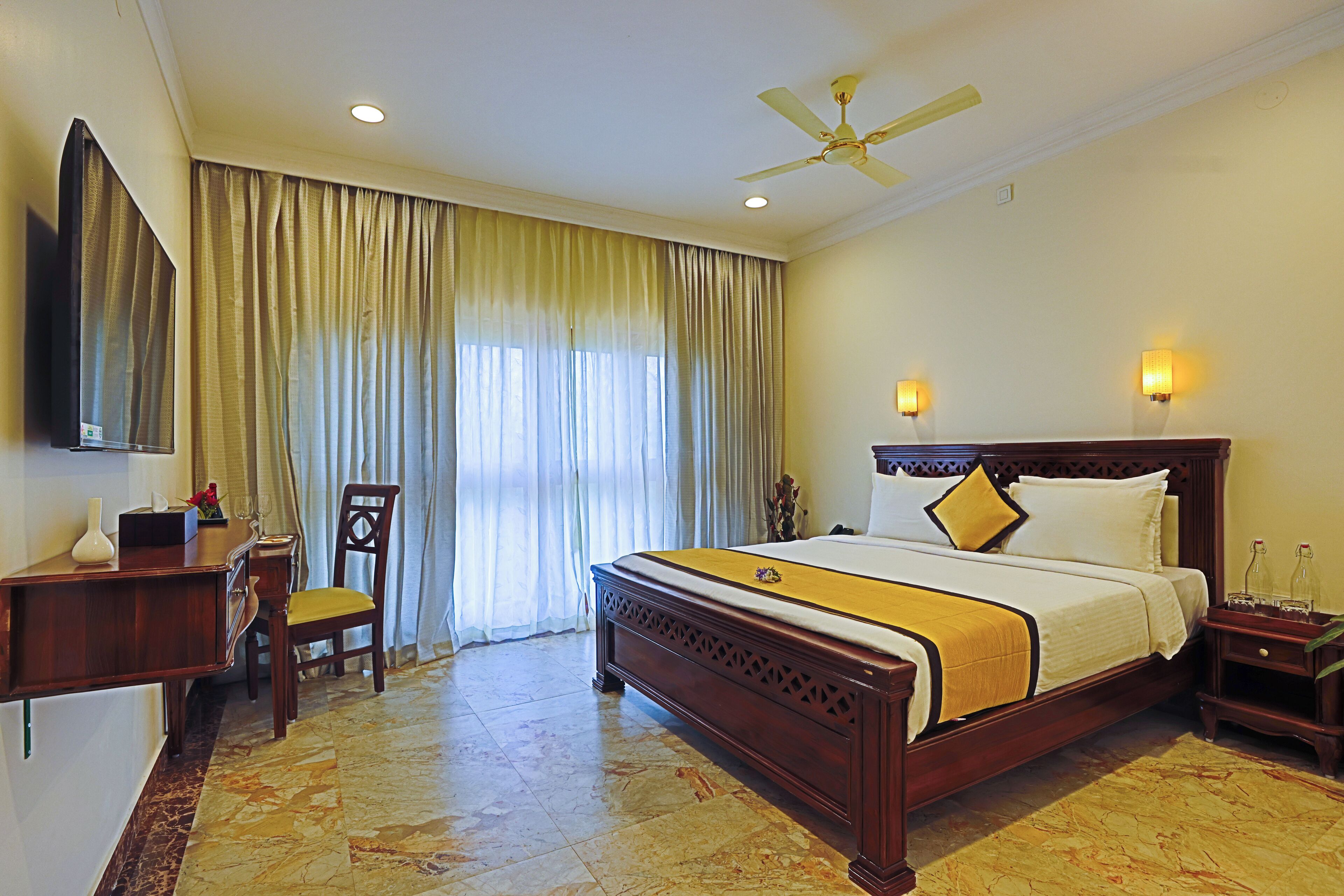 高级套房, 山景 | 办公桌、笔记本电脑工作区、熨斗/熨衣板、免费 WiFi