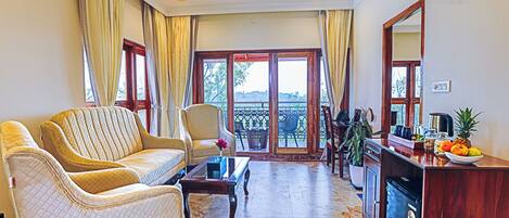 Superior Suite, Mountain View | Living area