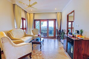 Superior suite, uitzicht op bergen | Woonruimte