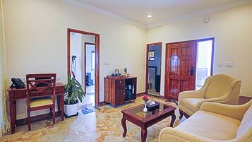 Superior Suite, Mountain View | Living room