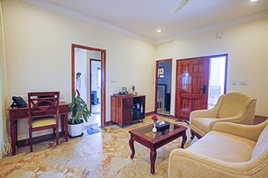 Suíte superior, vista para a montanha | Sala de estar