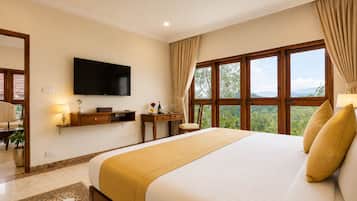 Presidential Suite, Mountain View | Premium bedding, minibar, desk, laptop workspace