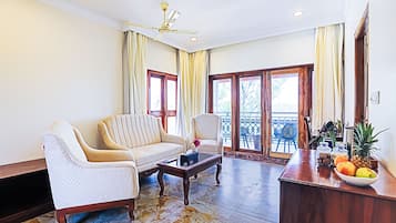 Suite superior, vista a la montaña | Sala de estar