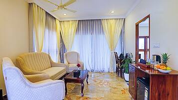 Superior Suite, Mountain View | Living room