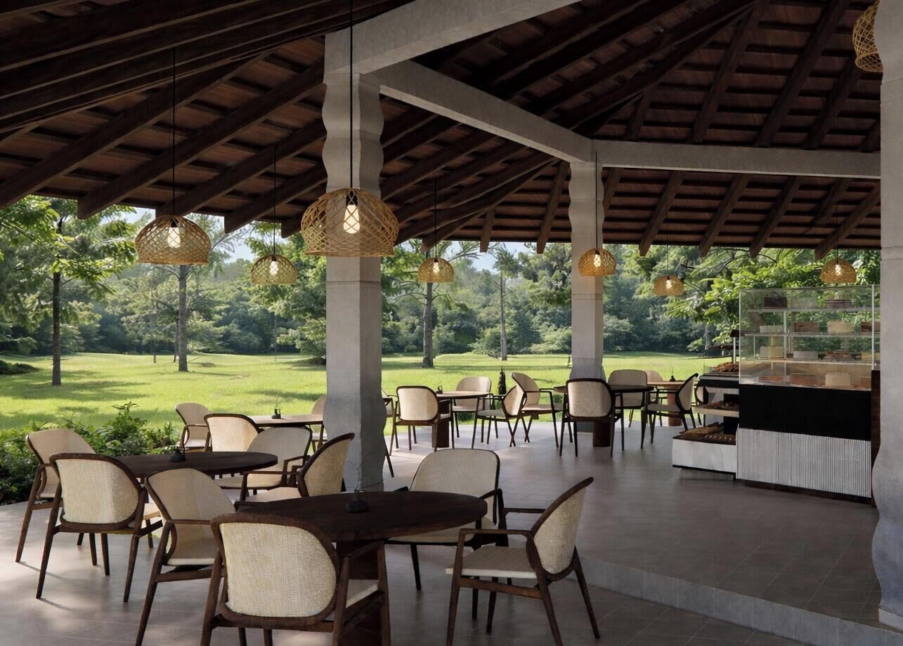 Une terrasse extérieure avec des tables et des chaises, un plafond en bois et des luminaires suspendus.