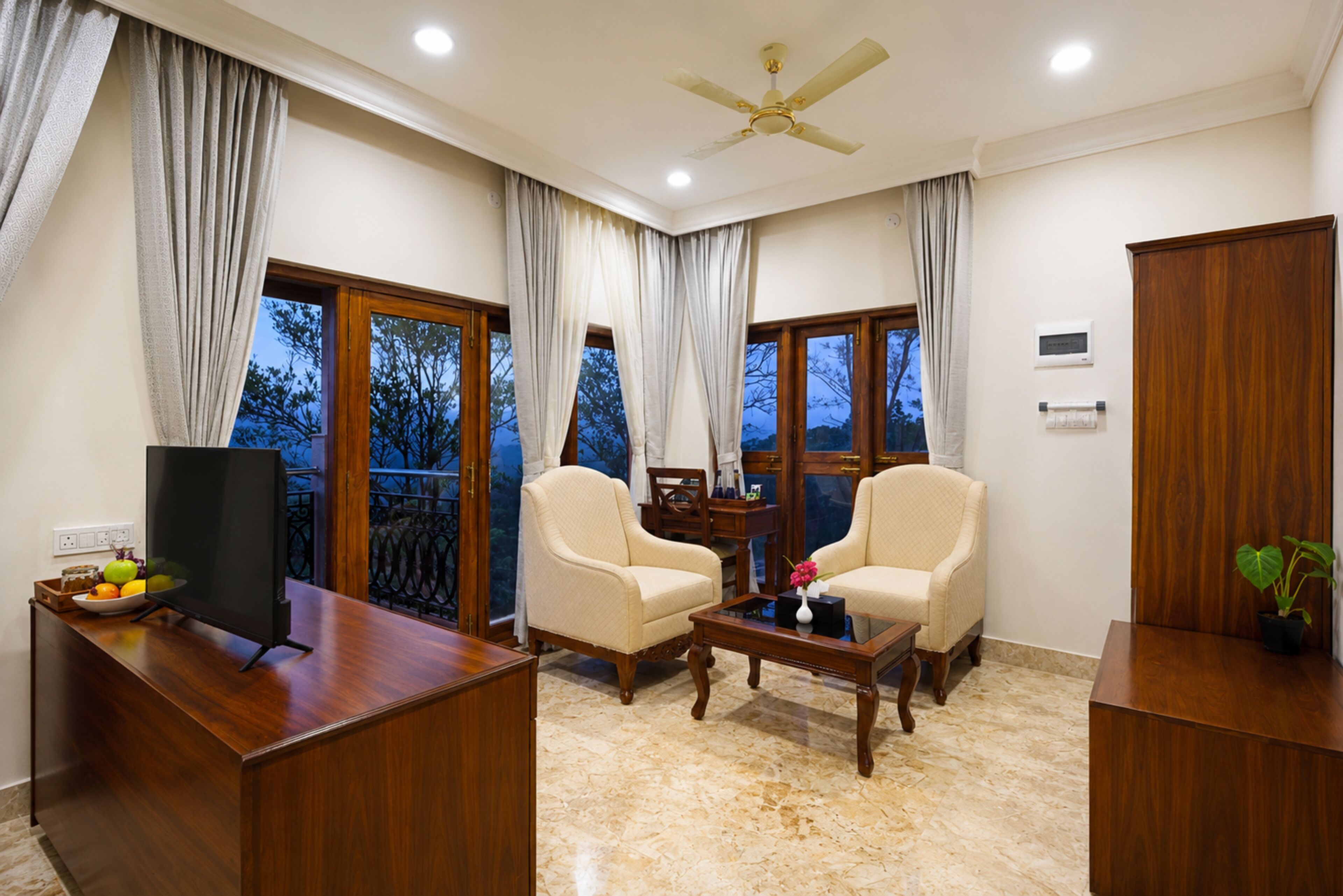 Suite estudio ejecutiva | Ropa de cama de alta calidad, minibar, escritorio