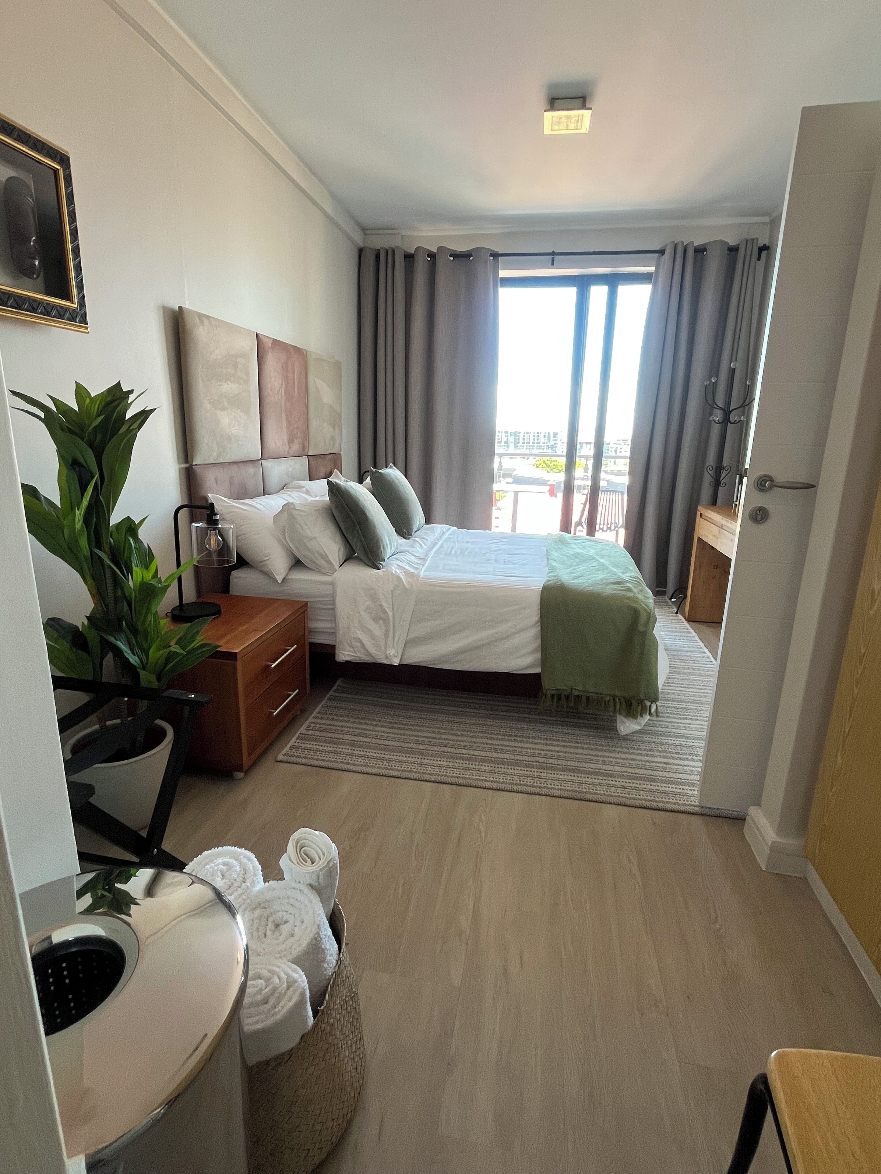 2 makuuhuonetta, silitysrauta/-lauta, Wi-Fi, vuodevaatteet