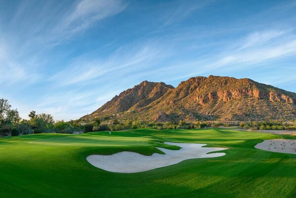 Golf - 3 Bedroom / 2 Bath Condo in Kierland - Close to Dining, Shops & Golf (Scottsdale)