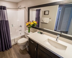Hair dryer, towels - 2 Bedroom / 2 Bath Condo in Kierland - Close to Dining, Shops & Golf (Scottsdale)