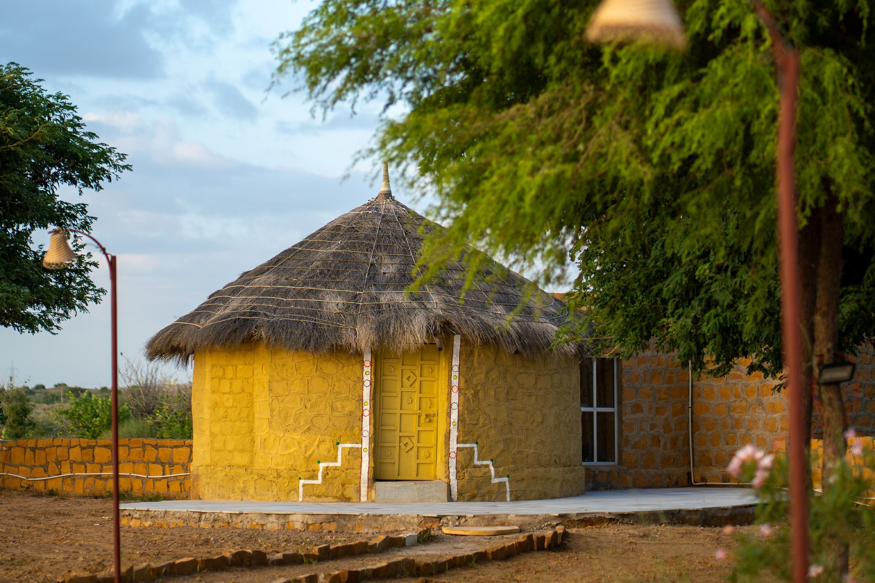 Standard Cottage, 1 King Bed, Pets allowed, Courtyard View
