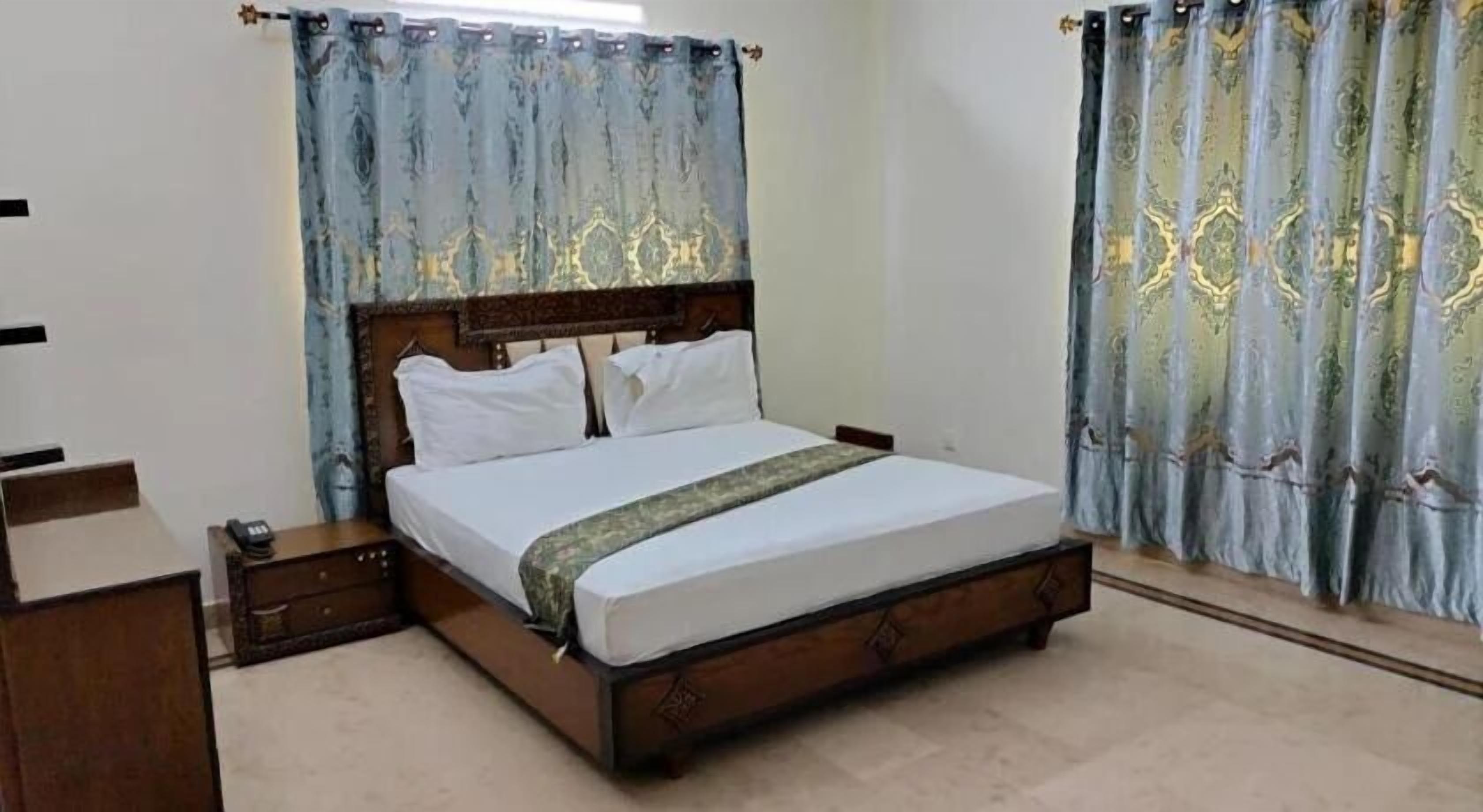 Deluxe Double Room, City View | Soundproofing, iron/ironing board, free WiFi