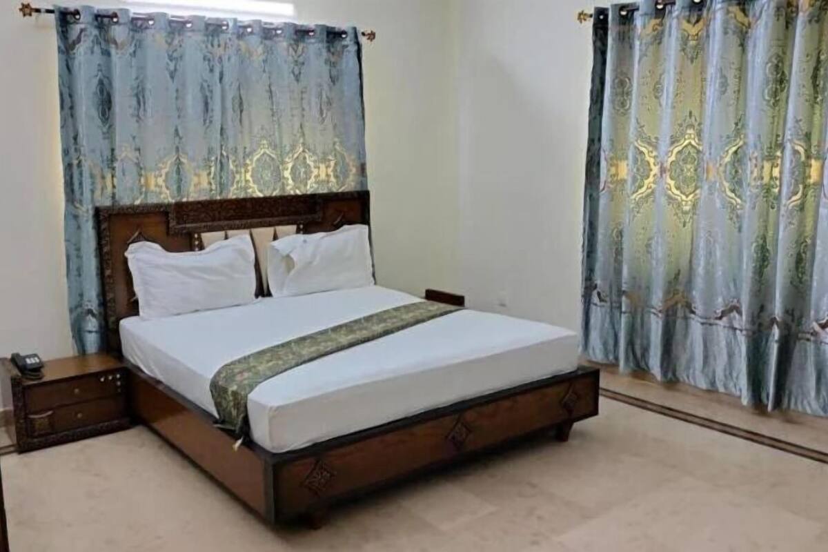 Deluxe Double Room, City View | Soundproofing, iron/ironing board, free WiFi