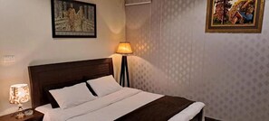 Deluxe Double Room, City View | Soundproofing, iron/ironing board, free WiFi - The Sunrise Guest House  (Karachi)