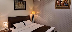 Deluxe Double Room, City View | Soundproofing, iron/ironing board, free WiFi - The Sunrise Guest House  (Karachi)