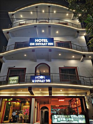 Front of property - OM SHIVAAY INN (Rishikesh)