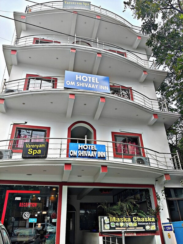 Front of property - OM SHIVAAY INN (Rishikesh)