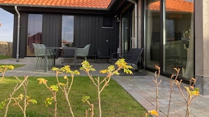 Casa, 2 habitaciones, patio, vista al jardín | Restaurante al aire libre