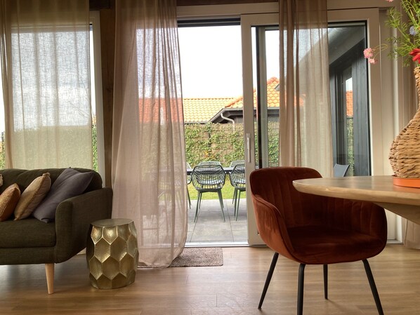 Living area - 5-person Chalet La Casita by the Water With Parking Space (Anjum)