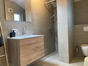 House, 2 Bedrooms, Patio, Garden View | Bathroom - 5-person Chalet La Cabana by the Water With Parking Space (Anjum)